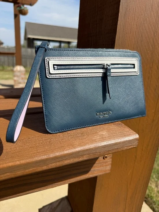 NWOT Kate Spade navy blue leather wristlet with cream trim Colorblock - Picture 3 of 10